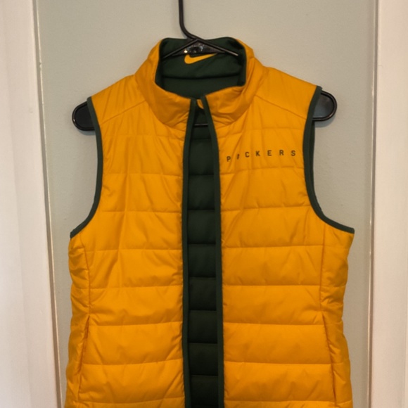 Go Pack Go! Nike Green Bay Packers Reversible Vest - Picture 4 of 5